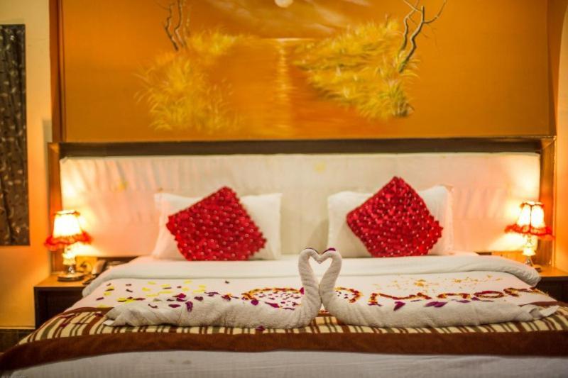 Hotel Royal Safari Chitwan Extérieur photo